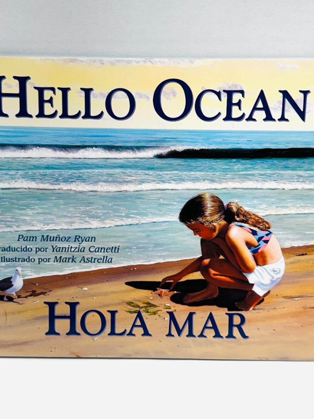 Hello Ocean - Paperback Book - By Ryan, Pam Munoz - VERY GOOD